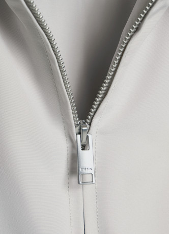 Утеплённый бомбер с отложным воротником