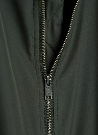 Утеплённый бомбер