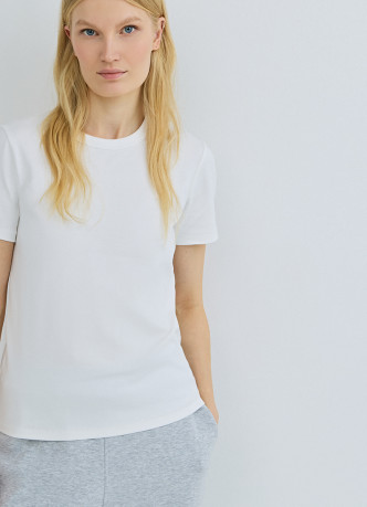 Базовая футболка из плотного хлопка