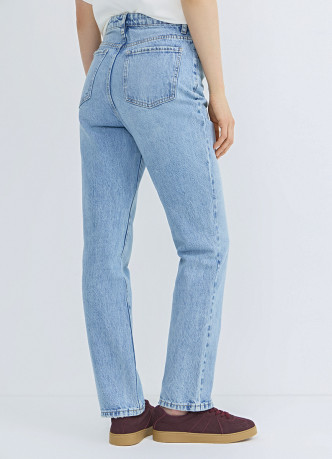 Прямые джинсы со средней посадкой