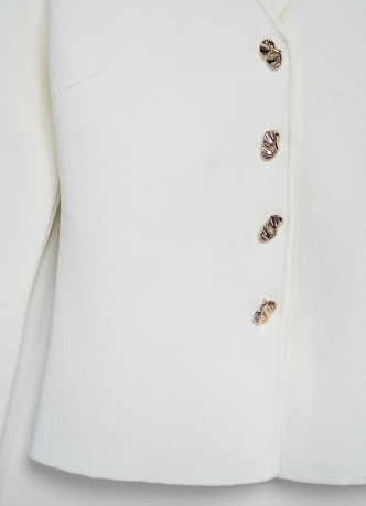 Кардиган на пуговицах с V-вырезом