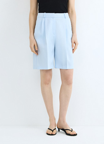 Шорты-бермуды со складками