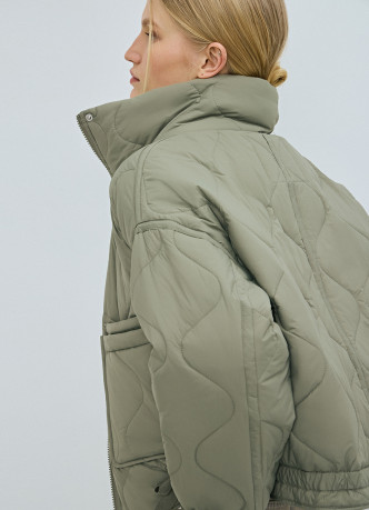 Утеплённая короткая куртка