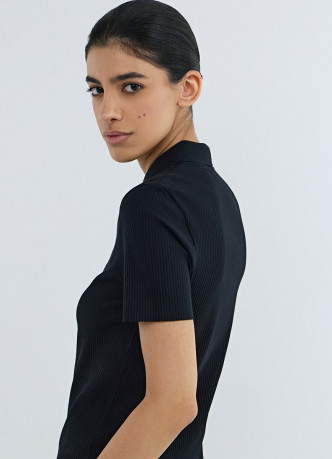 Поло в рубчик с коротким рукавом