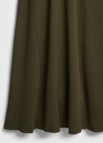 Вязаное платье с воротником поло на пуговицах