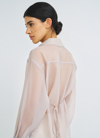 Полупрозрачная блузка из органзы с тонким поясом