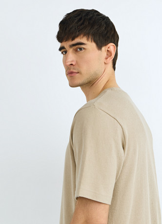 Футболка из текстурной ткани с нашивкой