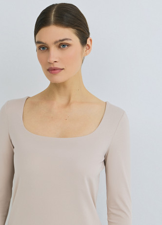 Лонгслив с квадратным вырезом