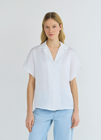 Сатиновая блузка с коротким рукавом