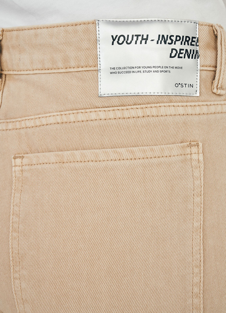 Прямые джинсы в рабочем стиле