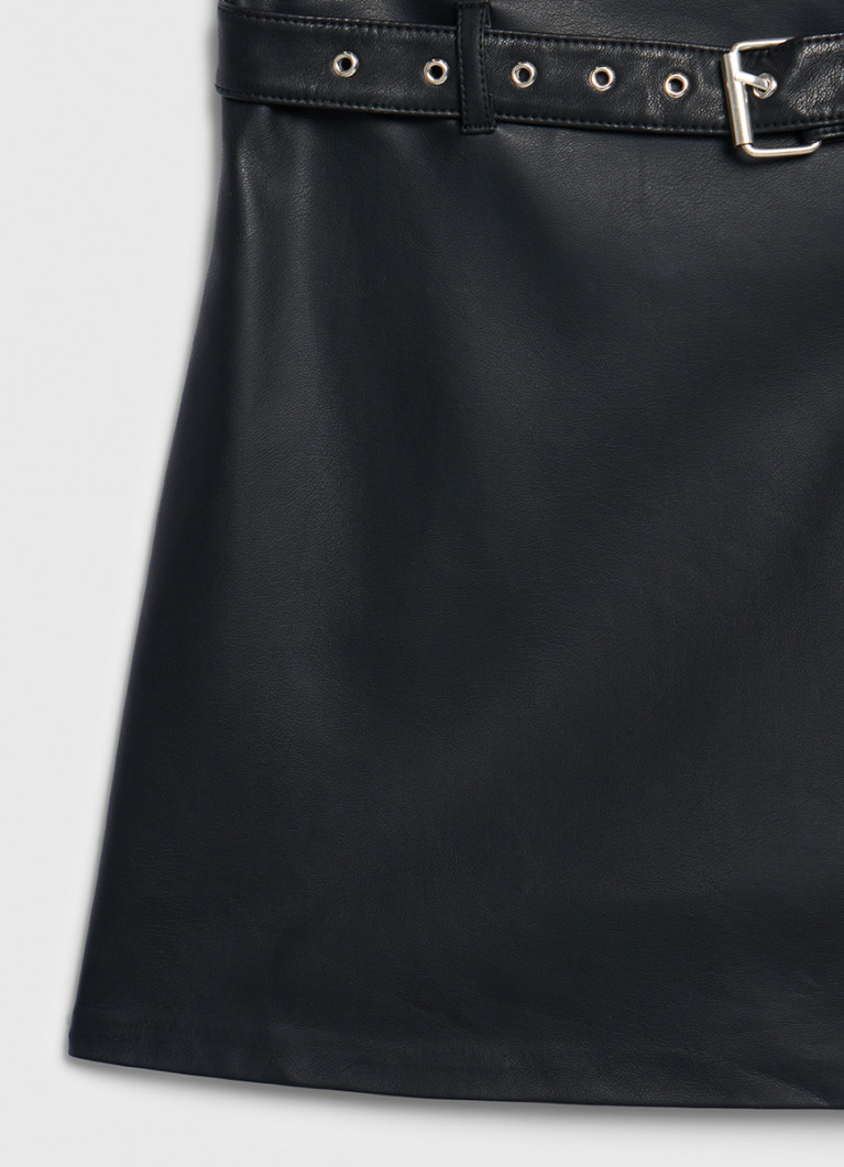 Жезөкшеңді блять Оның порносы дәретханадан кейін жалады