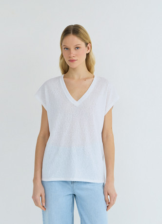 Футболка с V-образным вырезом