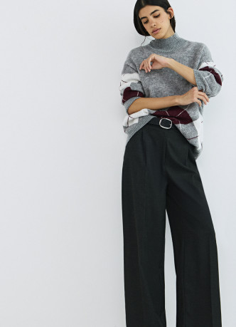 Свитер с ромбами