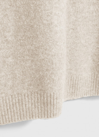 Вязаное платье из пряжи с шерстью