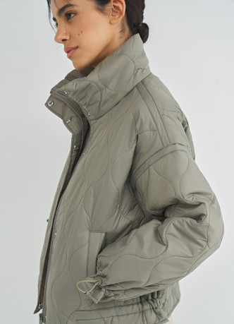 Стёганая утеплённая куртка с воротником-стойкой