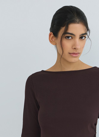 Лонгслив с вырезом лодочкой