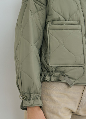 Утеплённая короткая куртка