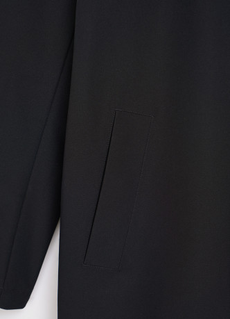 Плащ на пуговицах