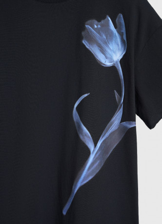 Футболка с цветочным принтом