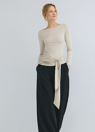 Лонгслив с завязками на поясе