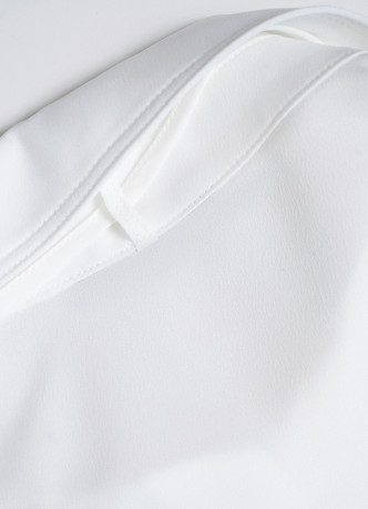 Блузка с декоративным цветком