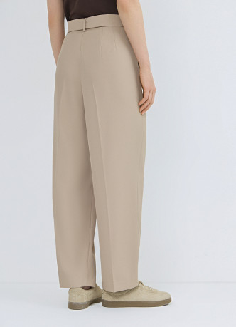 Зауженные брюки с поясом