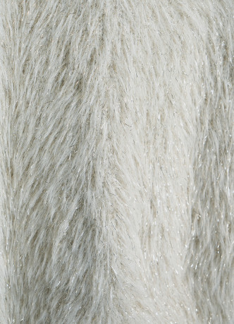 Пушистый блестящий джемпер