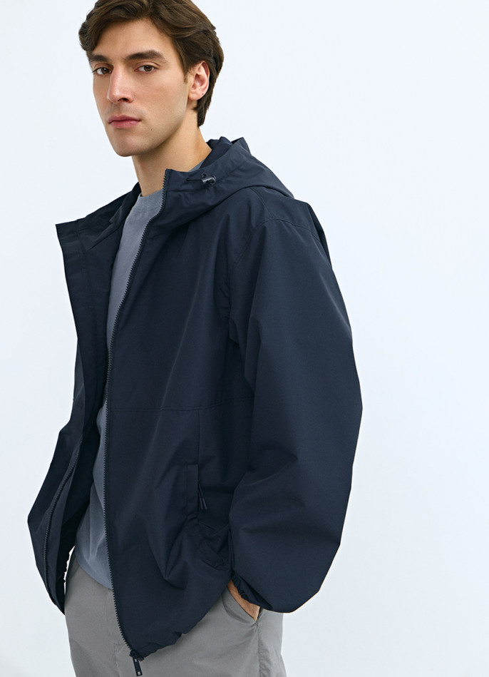 Ветровка с капюшоном