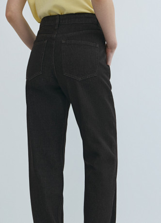 Прямые джинсы с высокой посадкой