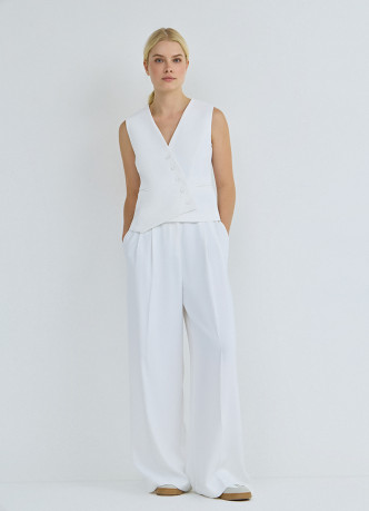 Жилет с ассиметричной застёжкой на пуговицы