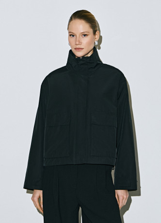 Лёгкая куртка с воротником-стойкой