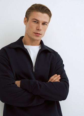 Свитшот с воротником-стойкой на молнии