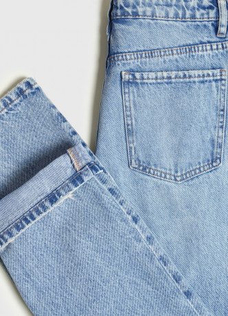 Прямые джинсы со средней посадкой