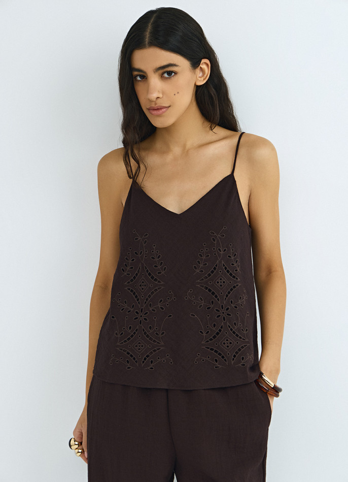 Топ на бретелях с вышивкой