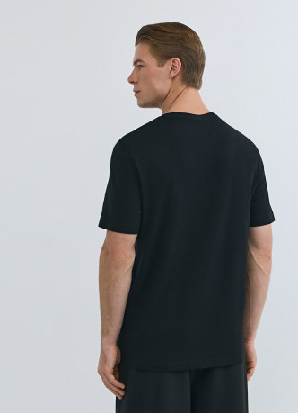 Футболка с V-образным вырезом