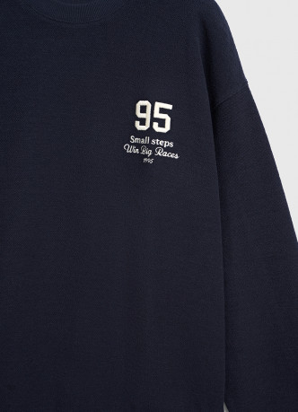 Свитшот с вышивкой