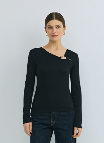 Лонгслив с асимметричным вырезом