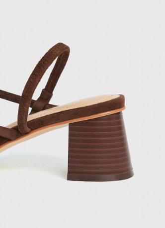 Босоножки на каблуке