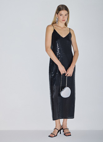 Платье на тонких бретелях с пайетками