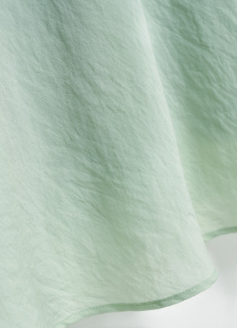 Приталенное платье из тенселя с расклешенной юбкой