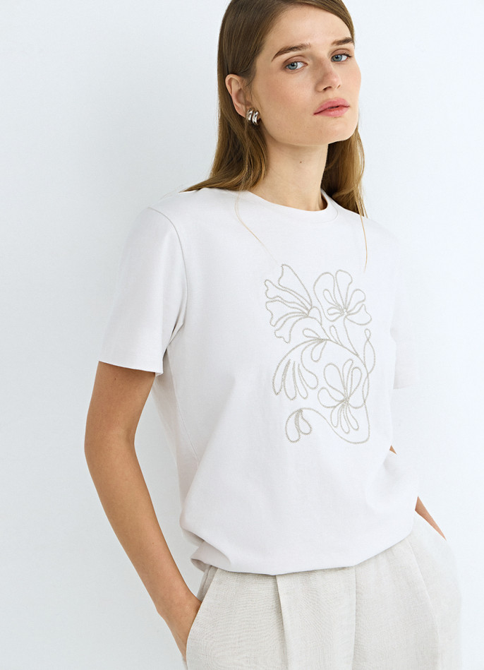 Футболка с цветочным декором