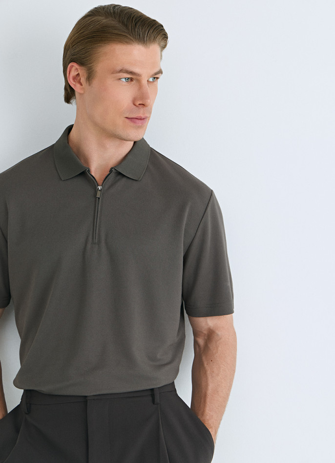 Поло из техноткани с воротником на молнии
