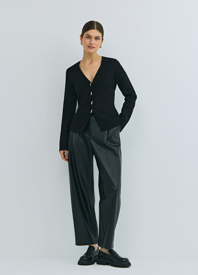 Кардиган на пуговицах с V-вырезом