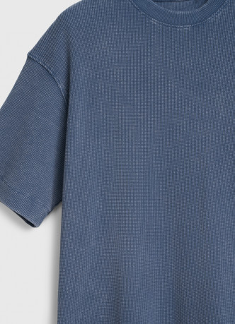 Футболка из структурной ткани