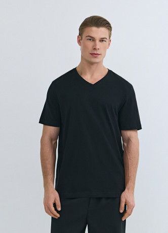 Футболка с V-образным вырезом
