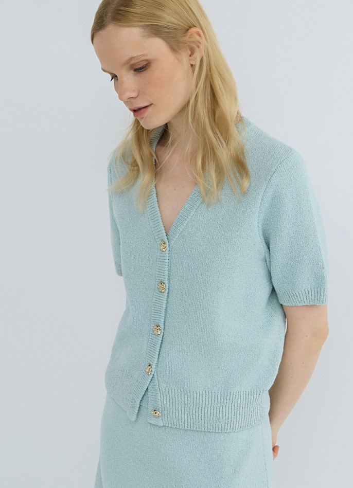 Укороченный кардиган с золотыми пуговицами