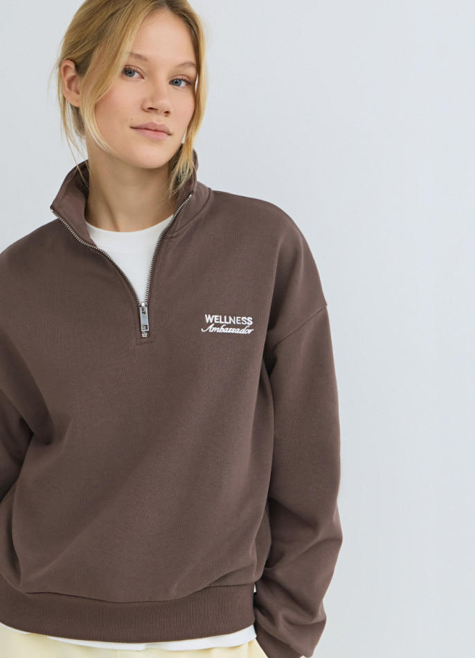 Толстовка с воротником-стойкой на молнии