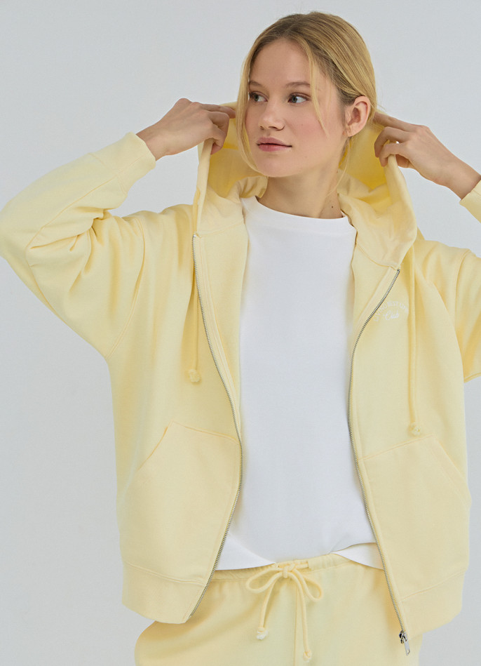 Толстовка на молнии с вышивкой