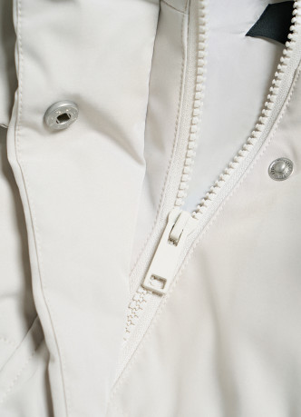 Утеплённая куртка с капюшоном