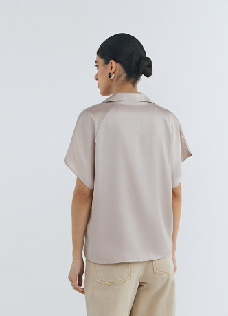 Сатиновая блузка с коротким рукавом